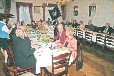 Eine stimmungsvolle Jahreshauptveranstaltung ging mit guten Gesprächen und mit der stets vorzüglichen Betreuung unseres Vereinswirtes zu später Stunde zu Ende!